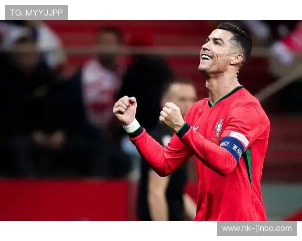 葡萄牙全队庆祝第3冠时齐聚总裁身边跳跃欢呼致敬C罗