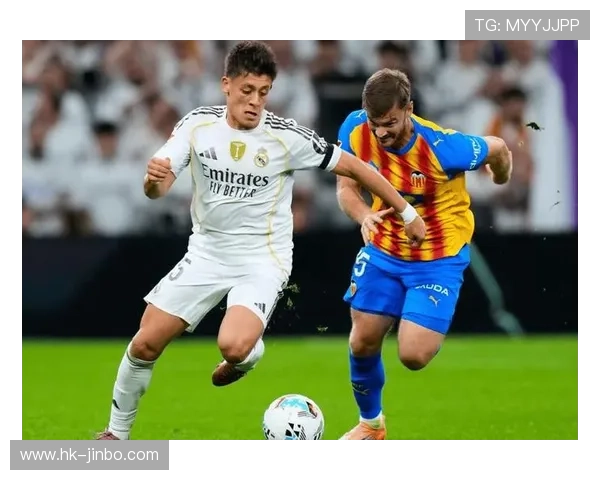 西甲积分战报莱万破门姆巴佩三球巴萨强势八连胜继续领先皇马三分